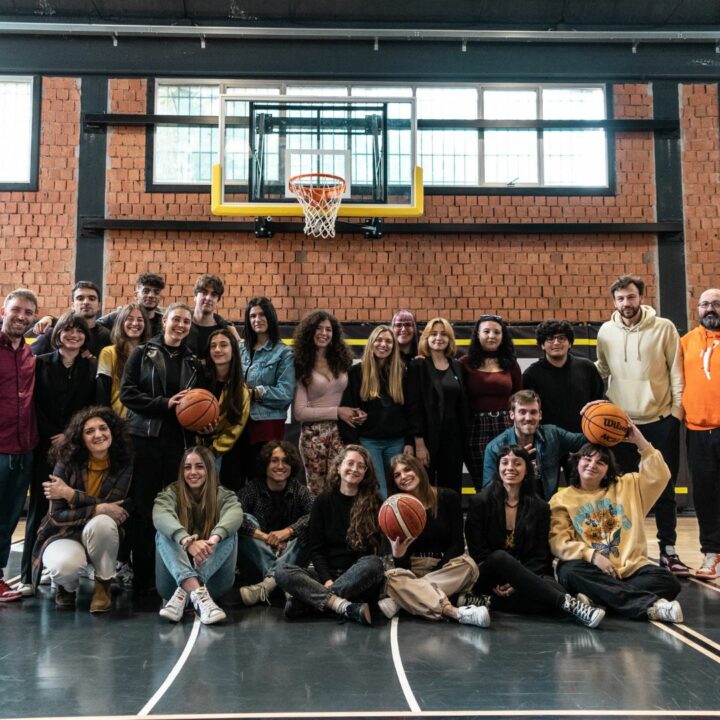 Studenti del corso ML11 nella palestra di ZonePlus dopo la fine della presentazione.